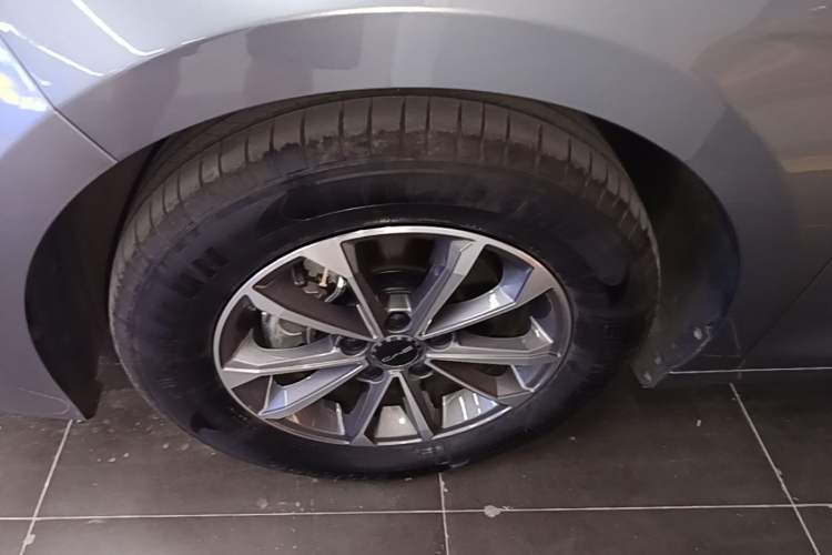 Used BYD Destroyer 05 2024 HONOR Edition DM-i 55KM Luxury Model Left Front Wheel Hub