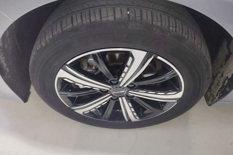 Used BYD Destroyer 05 2024 Honor Edition DM-i 120KM Luxury Model Left Front Wheel Hub