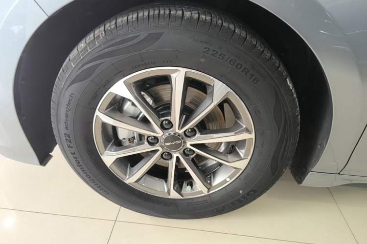 Used BYD Destroyer 05 2024 HONOR Edition DM-i 55KM Luxury Model Left Front Wheel Hub