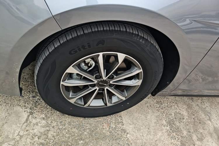 Used BYD Destroyer 05 2024 HONOR Edition DM-i 55KM Luxury Model Left Front Wheel Hub