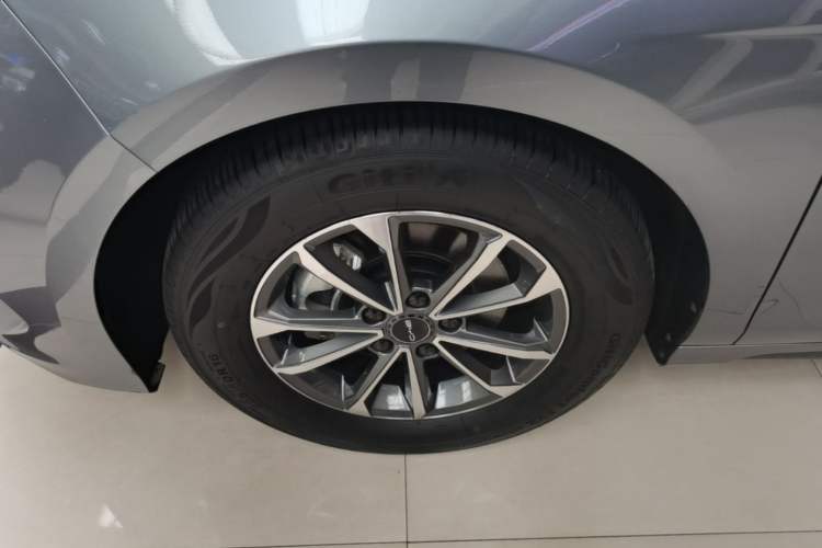 Used BYD Destroyer 05 2024 HONOR Edition DM-i 55KM Luxury Model Left Front Wheel Hub