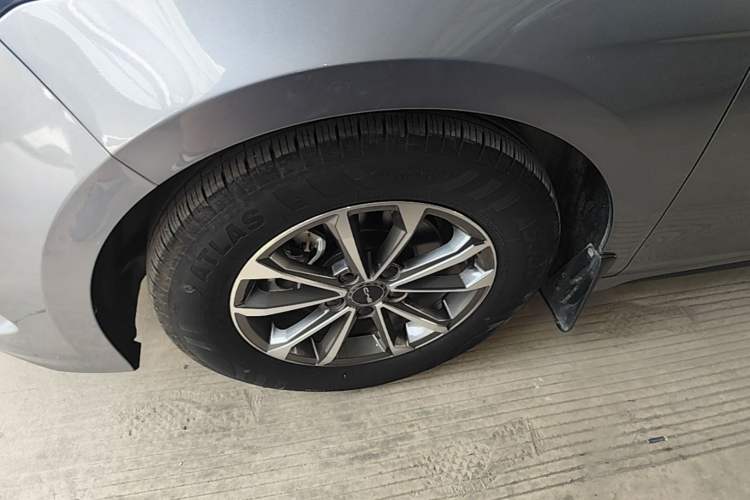 Used BYD Destroyer 05 2024 HONOR Edition DM-i 55KM Luxury Model Left Front Wheel Hub