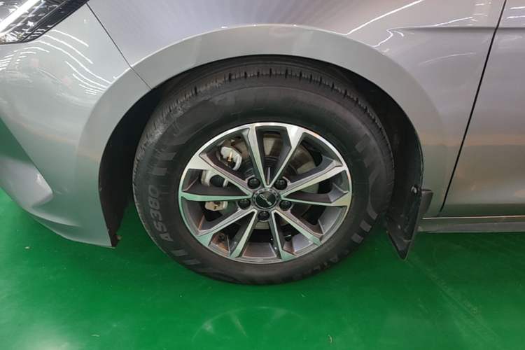 Used BYD Destroyer 05 2024 HONOR Edition DM-i 55KM Luxury Model Left Front Wheel Hub