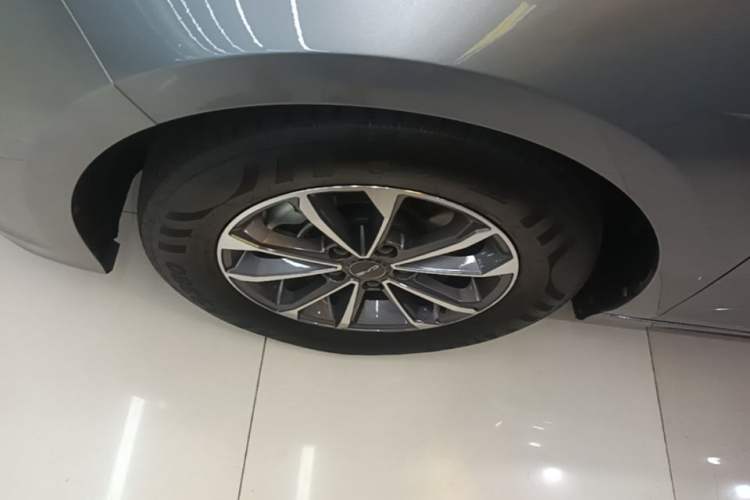 Used BYD Destroyer 05 2024 HONOR Edition DM-i 55KM Luxury Model Left Front Wheel Hub
