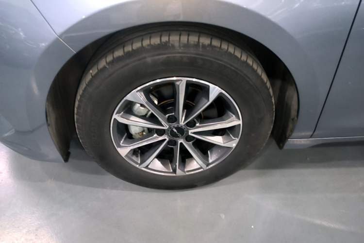 Used BYD Destroyer 05 2024 HONOR Edition DM-i 55KM Luxury Model Left Front Wheel Hub