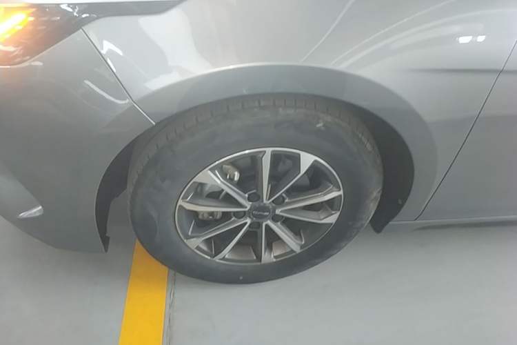 Used BYD Destroyer 05 2024 HONOR Edition DM-i 55KM Luxury Model Left Front Wheel Hub