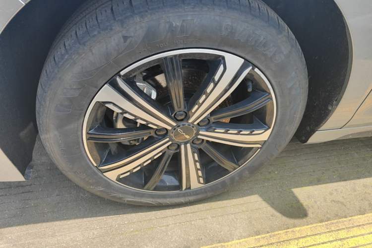 Used BYD Destroyer 05 2024 HONOR Edition DM-i 120KM Prestige Model Left Front Wheel Hub