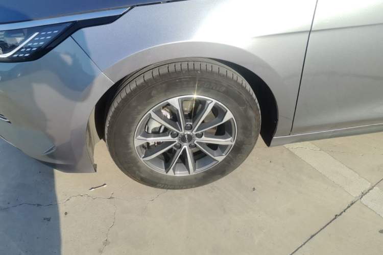 Used BYD Destroyer 05 2024 HONOR Edition DM-i 55KM Luxury Model Left Front Wheel Hub