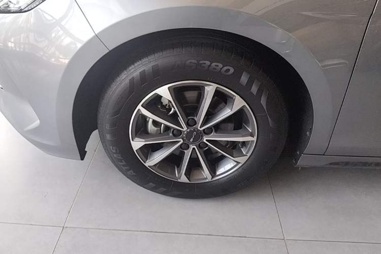 Used BYD Destroyer 05 2024 HONOR Edition DM-i 55KM Luxury Model Left Front Wheel Hub