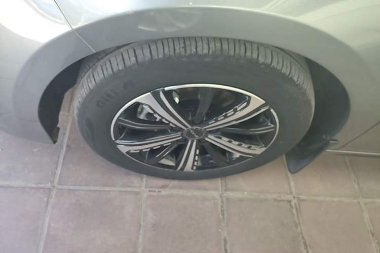 Used BYD Destroyer 05 2024 Honor Edition DM-i 120KM Luxury Model Left Front Wheel Hub