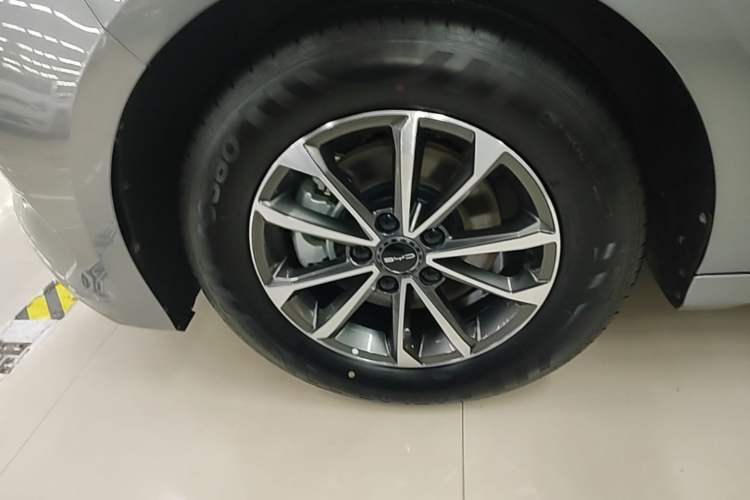 Used BYD Destroyer 05 2024 HONOR Edition DM-i 55KM Luxury Model Left Front Wheel Hub