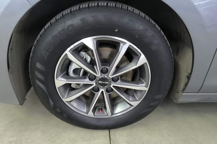 Used BYD Destroyer 05 2024 HONOR Edition DM-i 55KM Luxury Model Left Front Wheel Hub