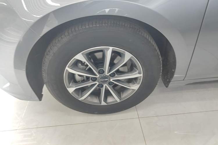 Used BYD Destroyer 05 2024 HONOR Edition DM-i 55KM Luxury Model Left Front Wheel Hub