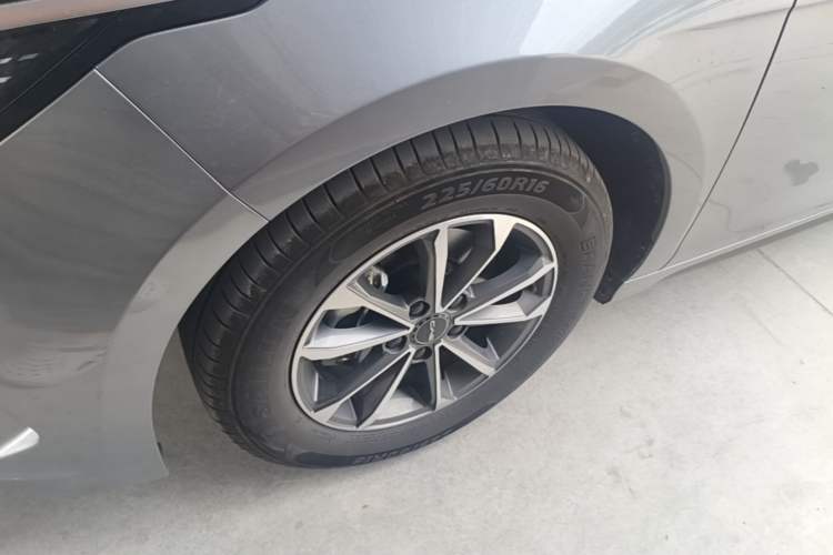 Used BYD Destroyer 05 2024 HONOR Edition DM-i 55KM Luxury Model Left Front Wheel Hub