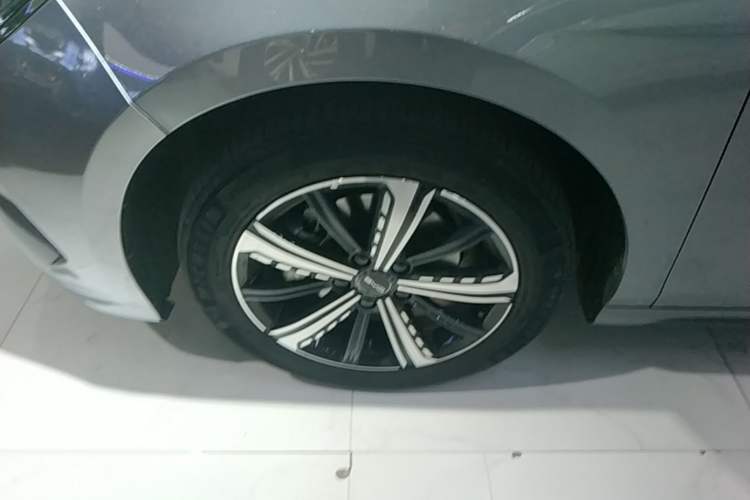 Used BYD Destroyer 05 2024 Honor Edition DM-i 120KM Luxury Model Left Front Wheel Hub