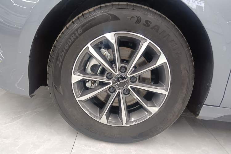 Used BYD Destroyer 05 2024 HONOR Edition DM-i 55KM Luxury Model Left Front Wheel Hub