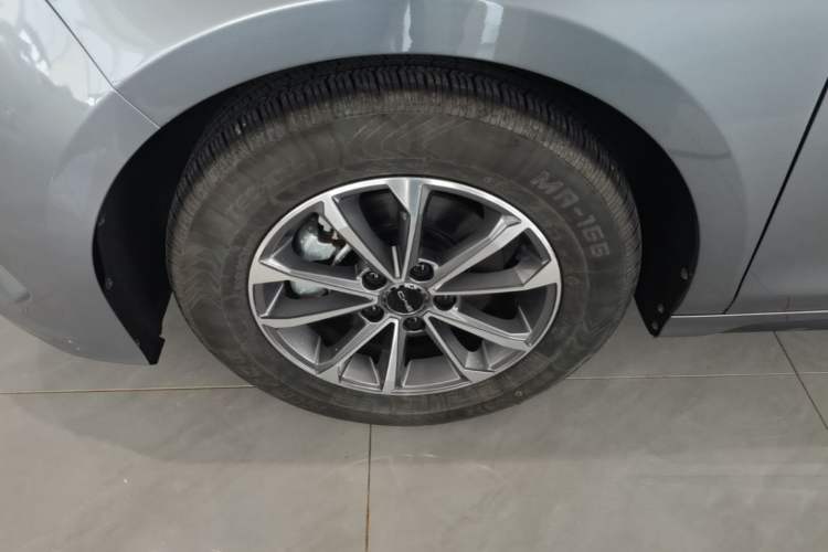 Used BYD Destroyer 05 2024 HONOR Edition DM-i 55KM Luxury Model Left Front Wheel Hub
