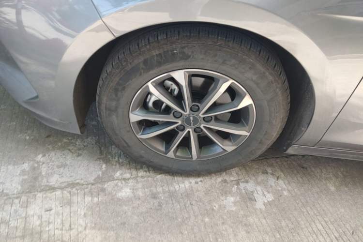 Used BYD Destroyer 05 2024 HONOR Edition DM-i 55KM Luxury Model Left Front Wheel Hub