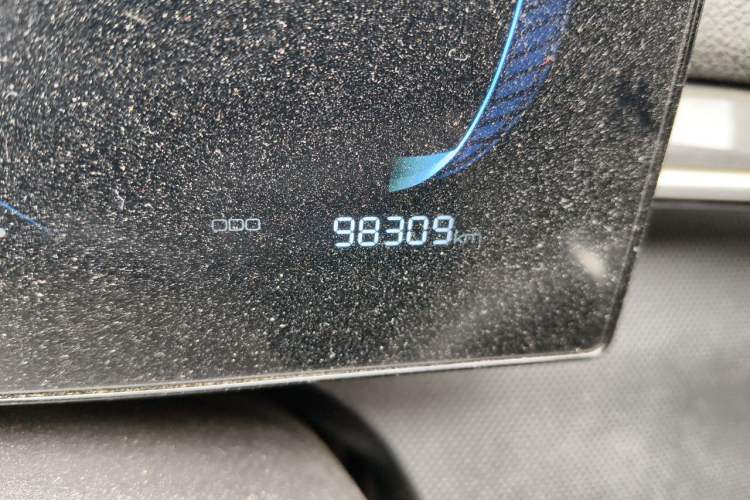 Used BYD Destroyer 05 2024 Honor Edition DM-i 120KM Luxury Model Odometer Close Up