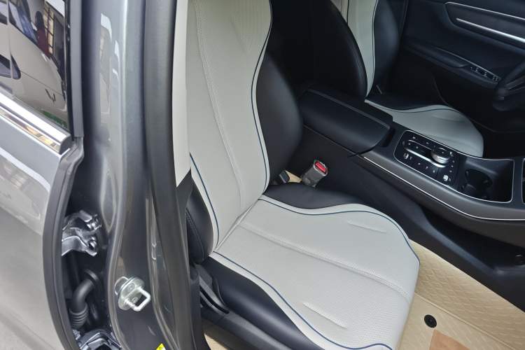 Used BYD Destroyer 05 2024 HONOR Edition DM-i 55KM Luxury Model Right Front Seat