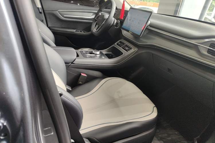 Used BYD Destroyer 05 2024 HONOR Edition DM-i 55KM Luxury Model Right Front Seat