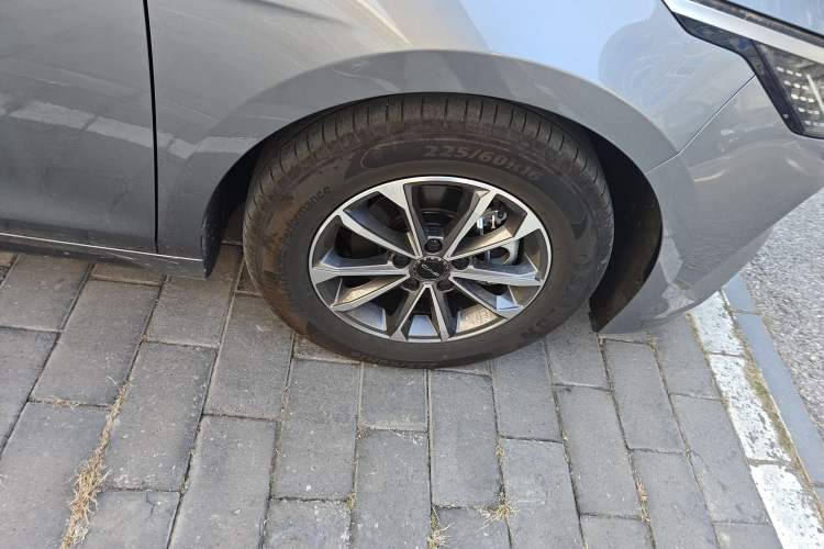 Used BYD Destroyer 05 2024 HONOR Edition DM-i 55KM Luxury Model Right Front Wheel Hub