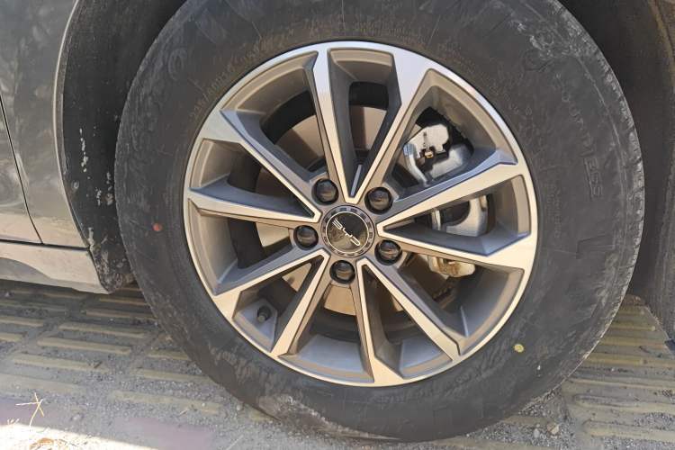 Used BYD Destroyer 05 2024 HONOR Edition DM-i 55KM Luxury Model Right Front Wheel Hub