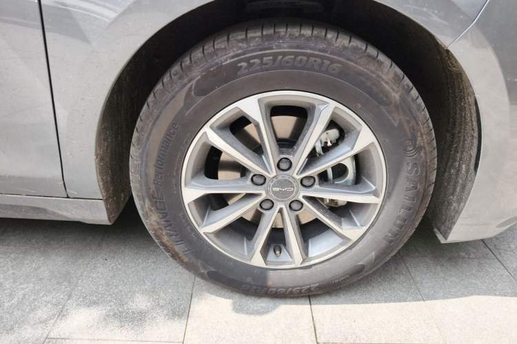 Used BYD Destroyer 05 2024 HONOR Edition DM-i 55KM Luxury Model Right Front Wheel Hub