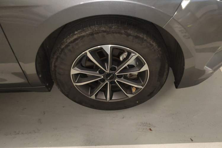 Used BYD Destroyer 05 2024 HONOR Edition DM-i 55KM Luxury Model Right Front Wheel Hub