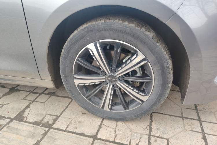 Used BYD Destroyer 05 2024 Honor Edition DM-i 120KM Luxury Model Right Front Wheel Hub