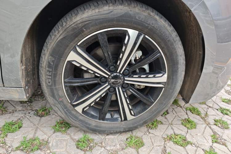 Used BYD Destroyer 05 2024 Honor Edition DM-i 120KM Luxury Model Right Front Wheel Hub