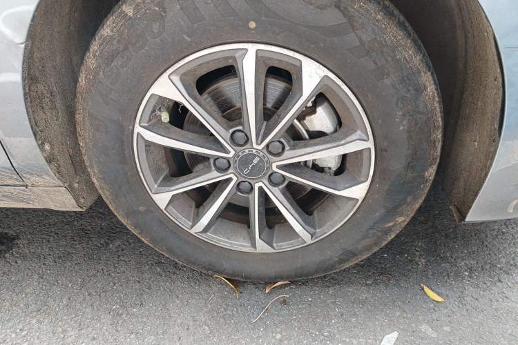 Used BYD Destroyer 05 2024 HONOR Edition DM-i 55KM Luxury Model Right Front Wheel Hub