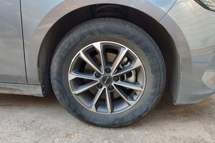 Used BYD Destroyer 05 2024 HONOR Edition DM-i 55KM Luxury Model Right Front Wheel Hub
