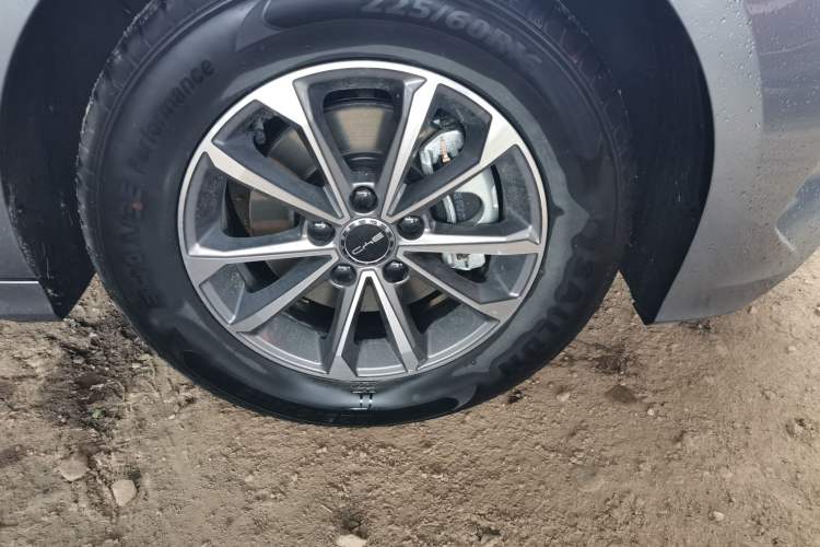 Used BYD Destroyer 05 2024 HONOR Edition DM-i 55KM Luxury Model Right Front Wheel Hub
