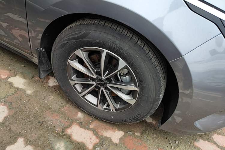 Used BYD Destroyer 05 2024 HONOR Edition DM-i 55KM Luxury Model Right Front Wheel Hub