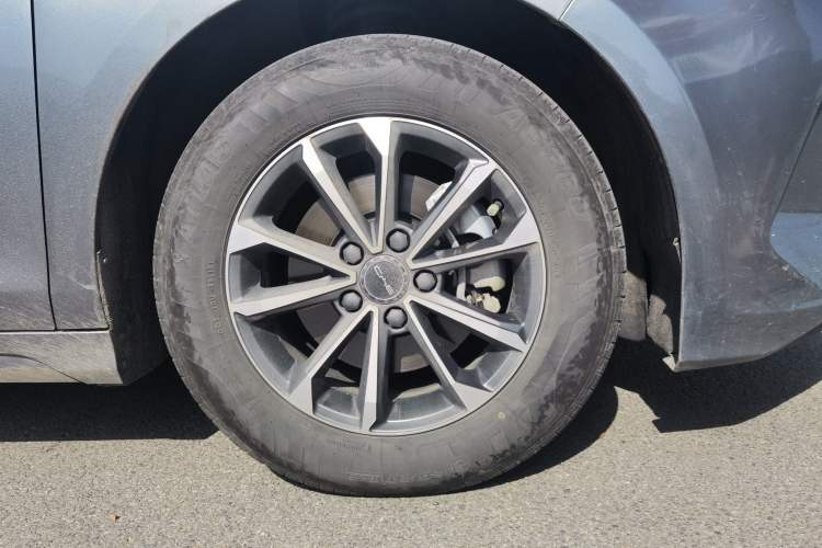 Used BYD Destroyer 05 2024 HONOR Edition DM-i 55KM Luxury Model Right Front Wheel Hub