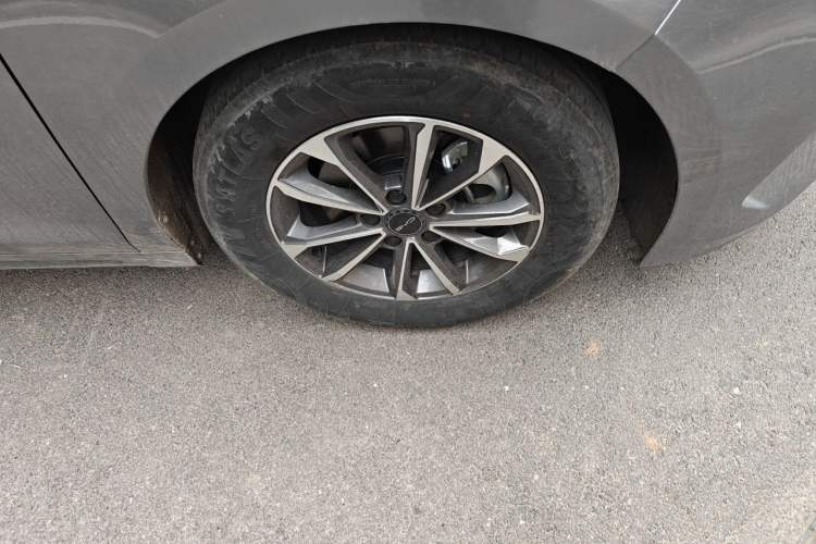 Used BYD Destroyer 05 2024 HONOR Edition DM-i 55KM Luxury Model Right Front Wheel Hub
