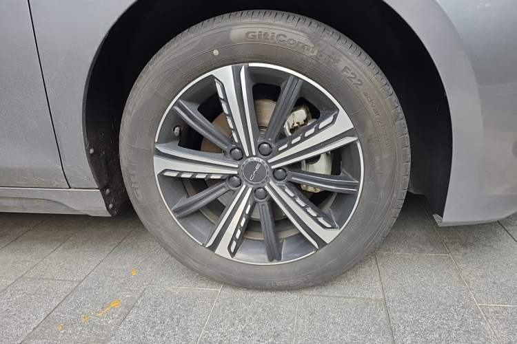 Used BYD Destroyer 05 2024 Honor Edition DM-i 120KM Luxury Model Right Front Wheel Hub