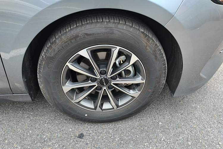 Used BYD Destroyer 05 2024 HONOR Edition DM-i 55KM Luxury Model Right Front Wheel Hub