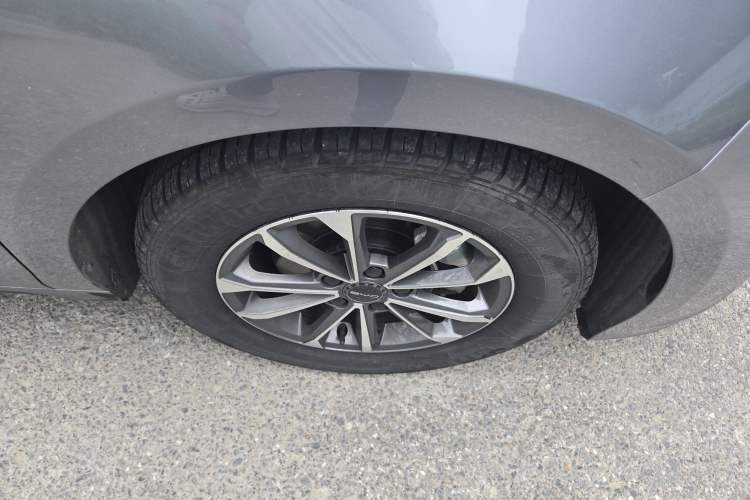Used BYD Destroyer 05 2024 HONOR Edition DM-i 55KM Luxury Model Right Front Wheel Hub