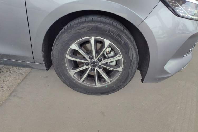Used BYD Destroyer 05 2024 HONOR Edition DM-i 55KM Luxury Model Right Front Wheel Hub