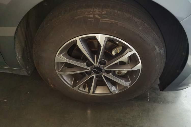 Used BYD Destroyer 05 2024 HONOR Edition DM-i 55KM Luxury Model Right Front Wheel Hub