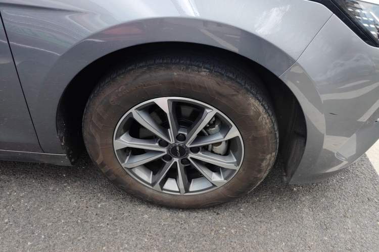Used BYD Destroyer 05 2024 HONOR Edition DM-i 55KM Luxury Model Right Front Wheel Hub