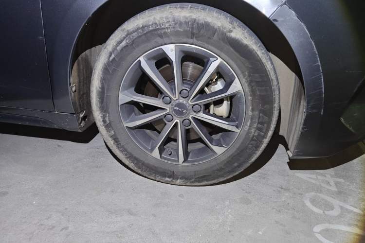 Used BYD Destroyer 05 2024 HONOR Edition DM-i 55KM Luxury Model Right Front Wheel Hub