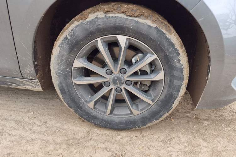 Used BYD Destroyer 05 2024 HONOR Edition DM-i 55KM Luxury Model Right Front Wheel Hub