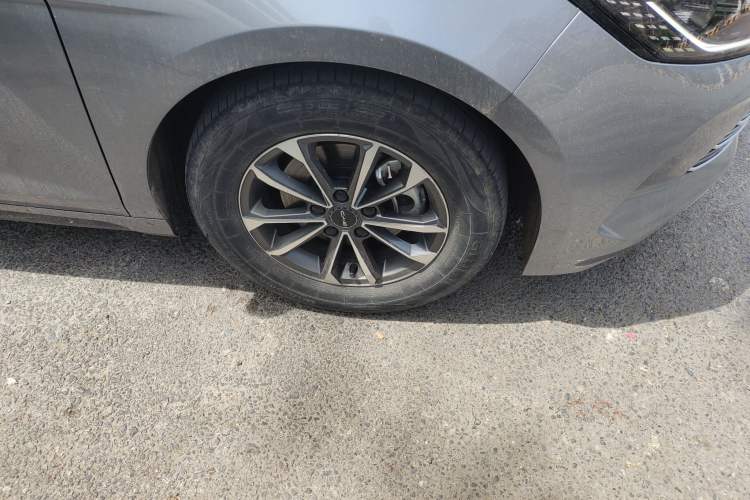 Used BYD Destroyer 05 2024 HONOR Edition DM-i 55KM Luxury Model Right Front Wheel Hub