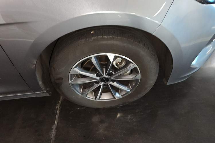 Used BYD Destroyer 05 2024 HONOR Edition DM-i 55KM Luxury Model Right Front Wheel Hub