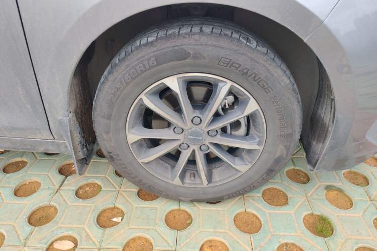 Used BYD Destroyer 05 2024 HONOR Edition DM-i 55KM Luxury Model Right Front Wheel Hub