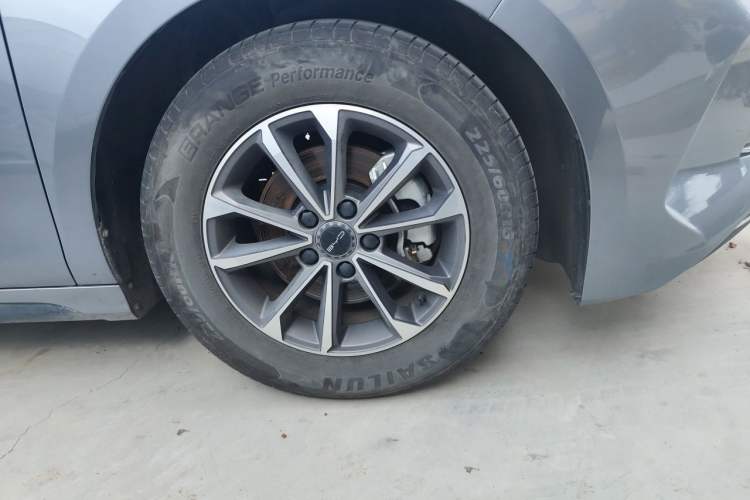 Used BYD Destroyer 05 2024 HONOR Edition DM-i 55KM Luxury Model Right Front Wheel Hub