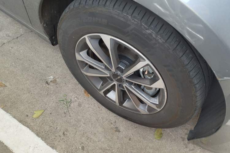 Used BYD Destroyer 05 2024 HONOR Edition DM-i 55KM Luxury Model Right Front Wheel Hub
